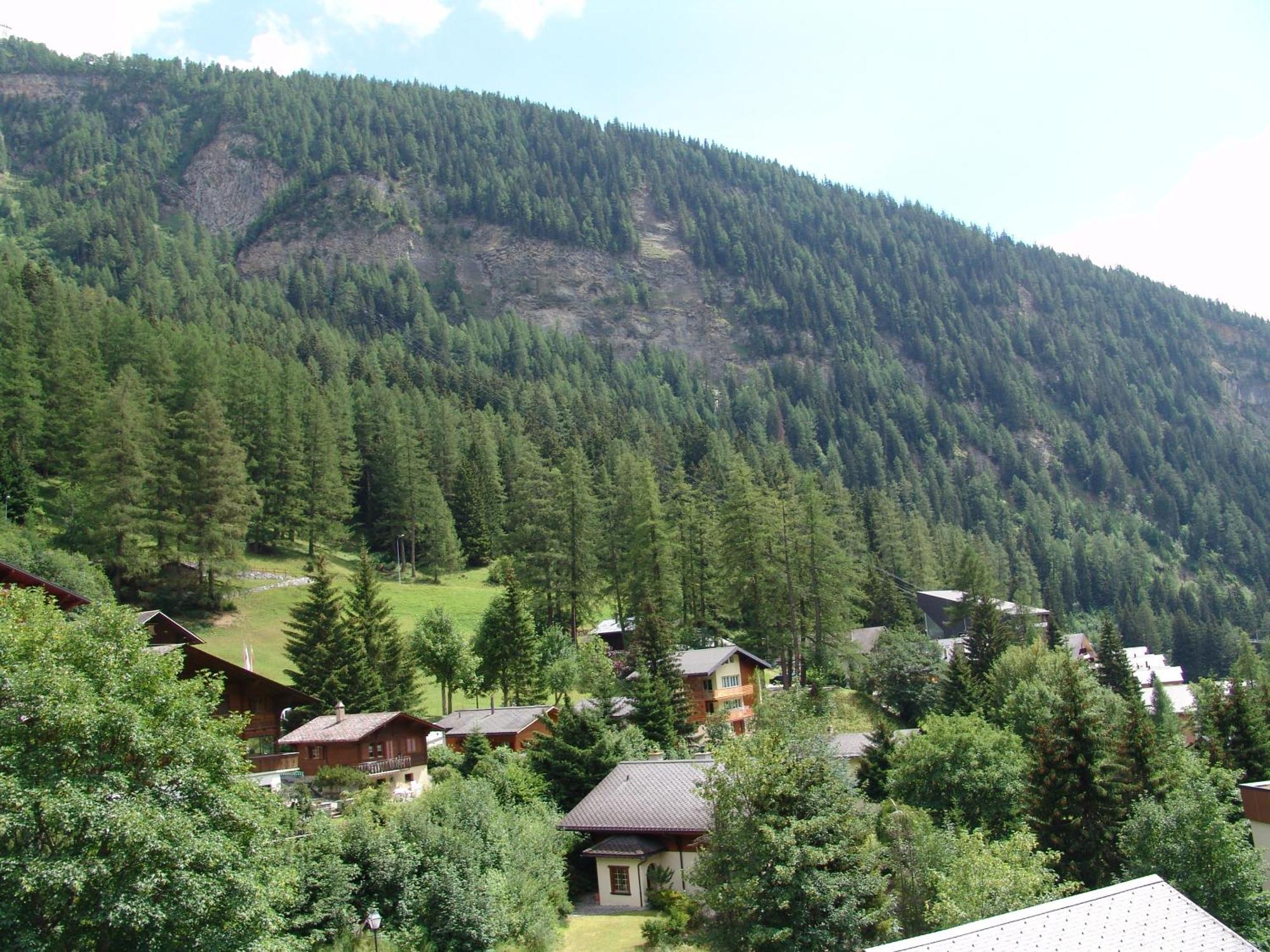 Apartments Haus Quelle Leukerbad Buitenkant foto